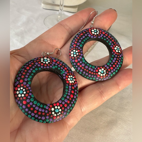 Large open circle Mandela dot style earrings - Picture 6 of 6